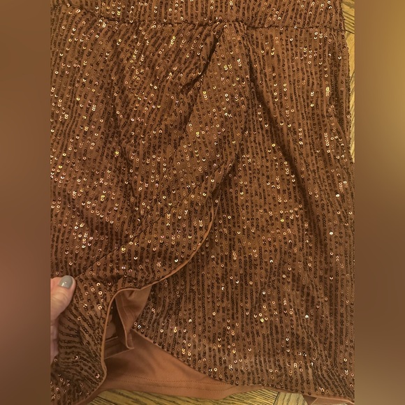 Toccin RTR Wrap Front Sequin Mini in Gold Bronze Size 2 - Picture 4 of 5